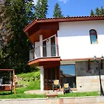 2 Bedroom, 2 Showeroom Suitable For A Family Skication And Remote Working