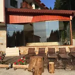 Chalet 2 Bedroom, 2 Showeroom Suitable For A Family Skication And Remote Working *