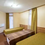 2 Bedroom, 2 Showeroom Suitable For A Family Skication And Remote Working