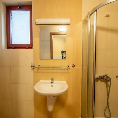 Chalet 2 Bedroom, 2 Showeroom Suitable For A Family Skication And Remote Working