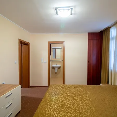2 Bedroom, 2 Showeroom Villa Suitable For A Family Skication And Remote Working Alpesi faház Pamporovo