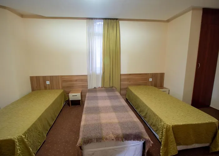 2 Bedroom, 2 Showeroom Suitable For A Family Skication And Remote Working *